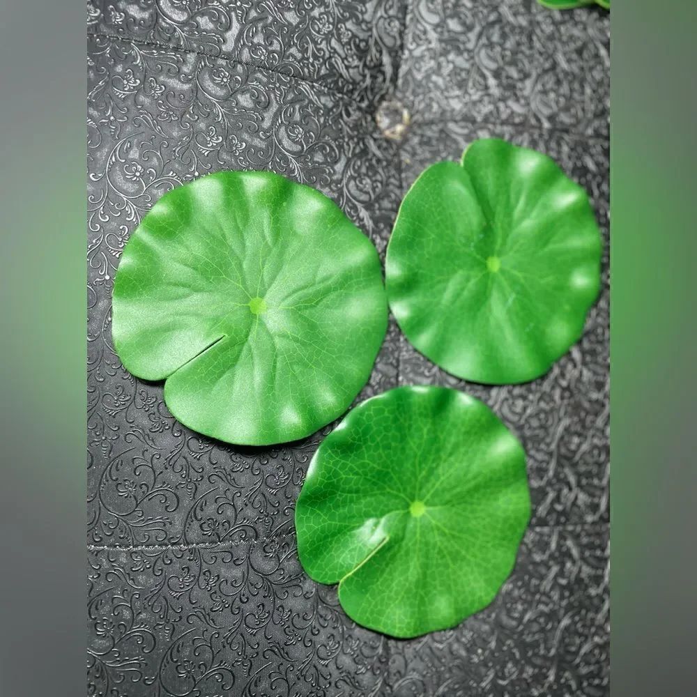 12 Realistic Lily Pads Leaves for Ponds, Artificial Floating Foam Leaves Realist - Picture 7 of 7